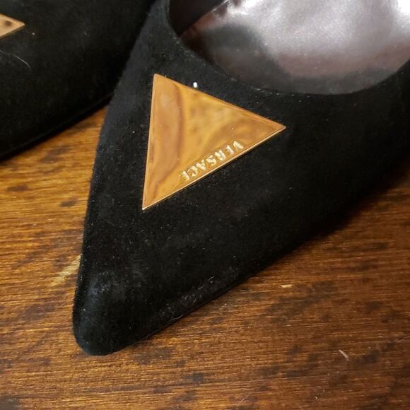 FREE SHIPPING! Vintage Versace black suede classic heels size 38 pointed toe - Picture 3 of 9